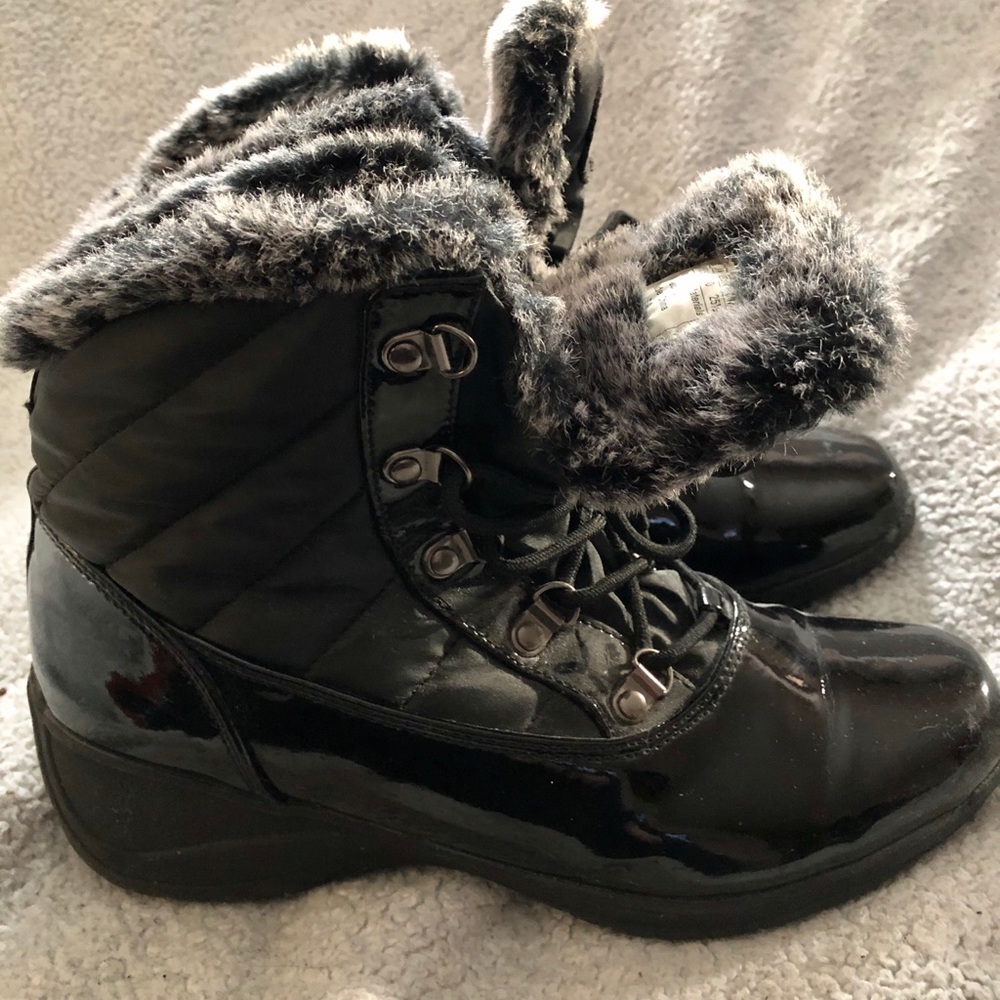 Women’s Khombu boots. Size 8 1/2
